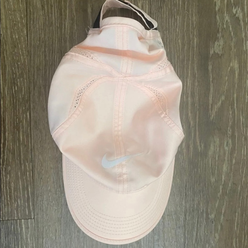 Nike light pink, featherlight, dri-fit hat